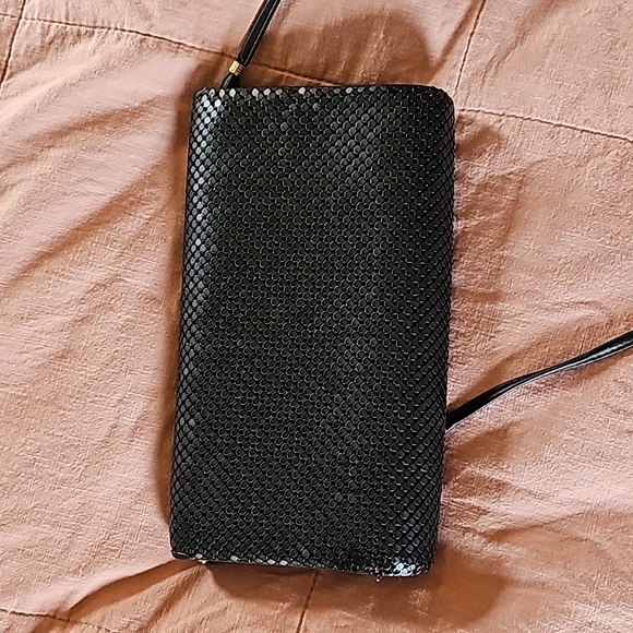 STUNNING WHITING AND DAVIS BLACK MATTE MESH CROSSBODY CLUTCH - Picture 16 of 16